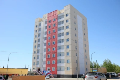 Многоквартирный дом для работников образования открыли в Мирном / ЯСИА   