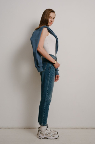 Джинсы mom fit женские
