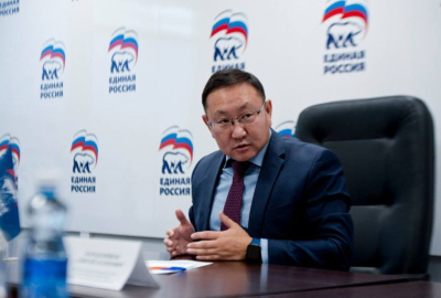 Алексей Колодезников отметил газификацию 10,8 тыс. домов в отчете правительства Якутии / ЯСИА   