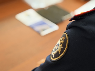 В городе Ленске возбуждено уголовное дело в отношении подростка о краже  денежных средств с банковской карты /    