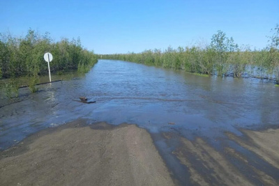 В Абыйском районе из-за половодья затопило дорогу к аэропорту / ЯСИА   