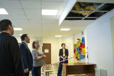 В школе № 35 Якутска объяснили причину повреждения потолка / ЯСИА   