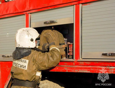 В Якутске при пожаре в жилом доме эвакуировали более 40 человек / Семен Родионов   