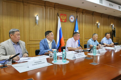 Дмитрий Садовников провел заседание по долгам муниципалитетов за ЖКУ / ЯСИА   
