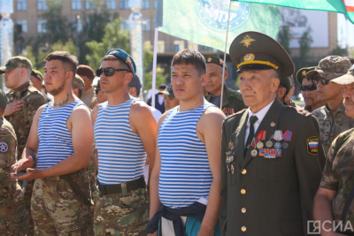На главной площади Якутска чествовали ветеранов боевых действий / Николай Борисов   