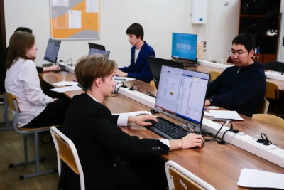 Демоэкзамен на 100 баллов сдали 19 выпускников Якутии / ЯСИА   