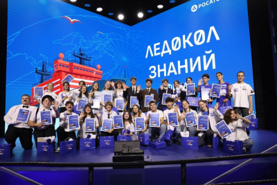 Бескрайние льды океана и белые медведи: школьники Якутии отправятся к Северному полюсу на ледоколе / ЯСИА   