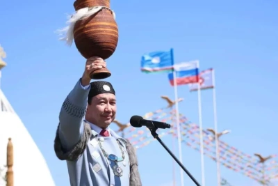 Глава Якутии поздравил с Ысыахом Олонхо / ЯСИА   