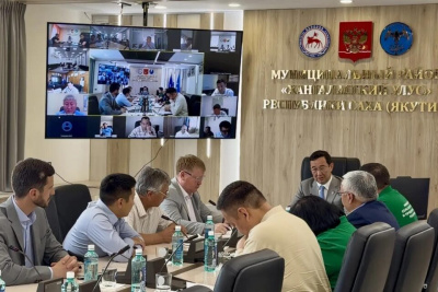 Айсен Николаев провел совещание по кормозаготовке в Якутии / ЯСИА   