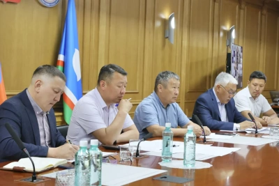 Более 840 тонн топлива распределили среди аграриев Якутии для сезонных работ / ЯСИА   