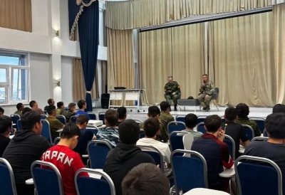 Ветеран СВО Василий Местников провел урок мужества для студентов в Якутске / ЯСИА   