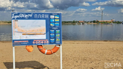 Городской пляж Якутска снова открыли для купания / Дмитрий Осипов   