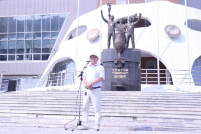В Якутске провели торжественный митинг в честь 50-летия триумфа на Олимпийских играх / Дьулустаан Сергеев   