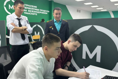 Кадровый резерв: железнодорожники начинают профориентацию со школьной скамьи / ЯСИА   