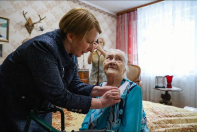 Участнице Великой Отечественной войны вручили нагрудный знак почётного гражданина Якутии / ЯСИА   