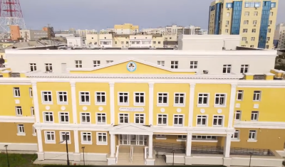 Школа в стиле сталинского ампира откроется в центре Якутска 1 сентября / ЯСИА   