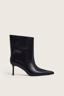 Ботильоны с острым мысом черного цвета
