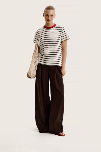 Футболка в полоску с контрастным воротником