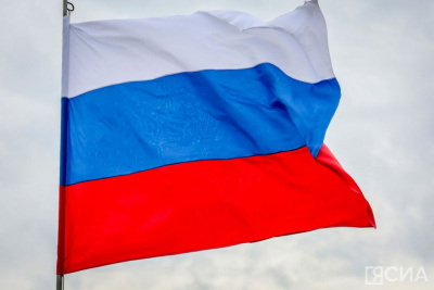 В Якутии ко Дню флага России развернут 35-метровый триколор на сопке Чочур Муран / ЯСИА   Республика Саха (Якутия)