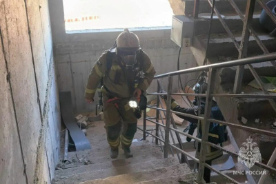 В Якутске прошли отборочные соревнования пожарных по скоростному подъему в многоэтажном доме / ЯСИА Якутск Якутск Республика Саха (Якутия)