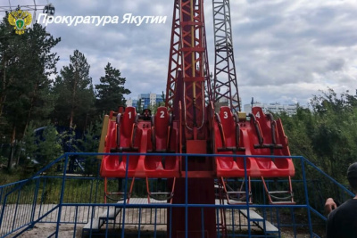 Девочка-подросток выпала из аттракциона в Якутске / ЯСИА Якутск Якутск Республика Саха (Якутия)