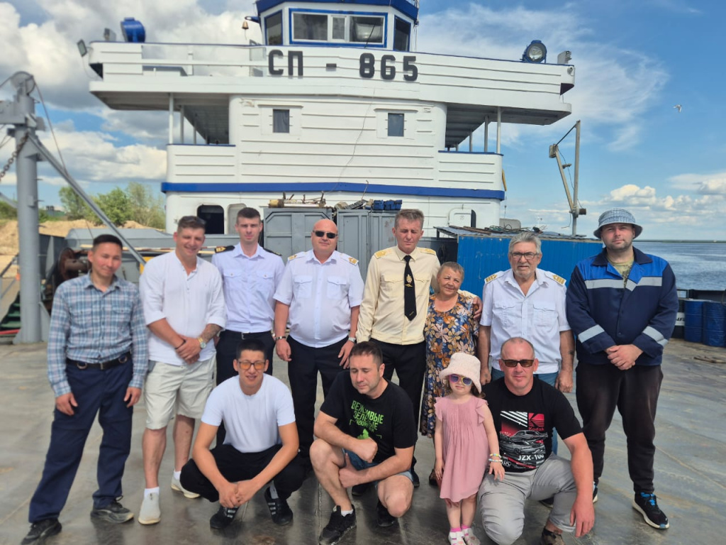 Пусть будут спокойны речные пути для флота, что к цели идёт неустанно