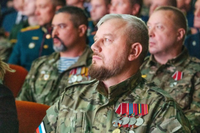 На форуме «Вместе победим» состоялось пленарное заседание с участием ветеранов СВО / ЯСИА   