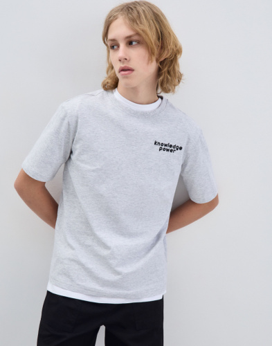 Серая футболка с принтом Глория Джинс