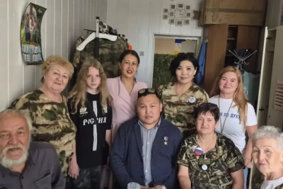 Герой России Родимир Максимов встретился с волонтерами Мирного / ЯСИА   