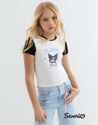 Футболка в рубчик с контрастными вставками и принтом Hello Kitty Глория Джинс