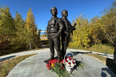 В Якутске открыли памятник Герою России Дмитрию Егорову и его боевому товарищу Николаю Романову / Саина Титова Якутск Якутск Республика Саха (Якутия)