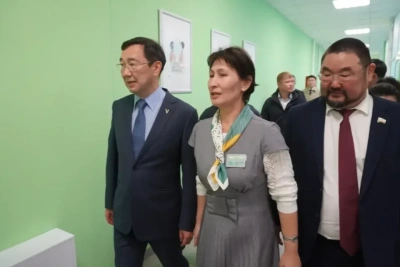 Глава Якутии ознакомился с работой семейного многофункционального центра в Олекминске / ЯСИА   