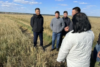 Сергей Местников ознакомился с работой ведущих сельхозпроизводителей Амгинского района / ЯСИА   
