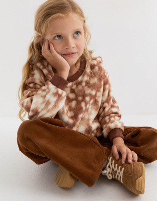 Свитшот оверсайз из искусственного меха с принтом для девочки Глория Джинс