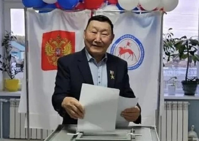 Герой Труда Владимир Михайлов отдал голос одним из первых / ЯСИА   