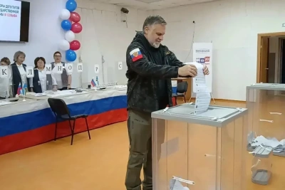 Члены правительства Якутии принимают участие в голосовании на выборах в Госдуму / ЯСИА   