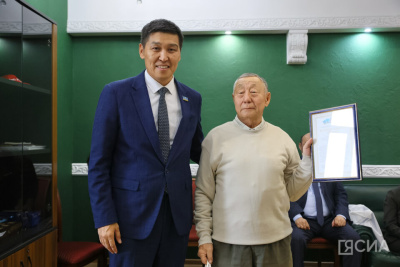 В Якутске с 75-летием поздравили ученого и ликвидатора аварии на ЧАЭС Анатолия Чомчоева / Семен Родионов   