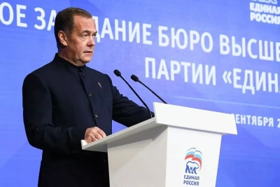 Дмитрий Медведев: «Единая Россия» обеспечила своей фракции конституционное большинство в Госдуме / ЯСИА   