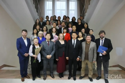 Коллектив ЯСИА поздравили с 35-летием / Нарыйа Пахомова   