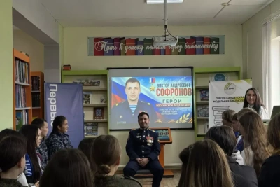 Герой России из Якутии Виктор Софронов провел урок Мужества в Олекминске / ЯСИА   