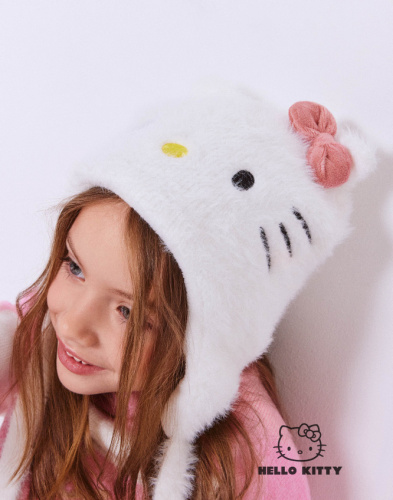 Молочная шапка-ушанка с бантиком и вышивкой Hello Kitty для девочки Глория Джинс
