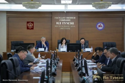 В парламенте Якутии обсудили кадровое обеспечение в условиях трансформации рынка труда / ЯСИА   