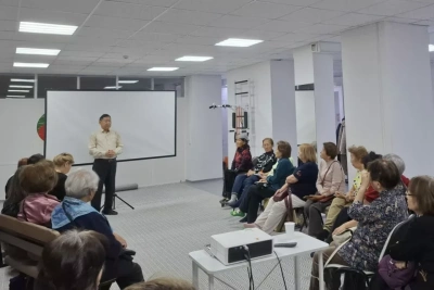 Растяжка, лекции о здоровье и мастер-класс об ИИ: в Якутии завершилась Декада пожилых людей / Алексей Рудых   