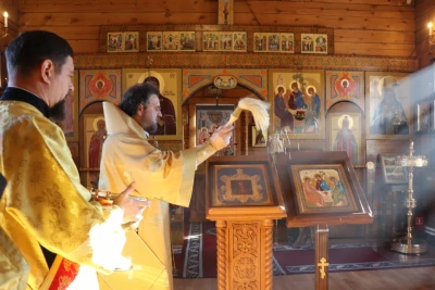 Участникам СВО переданы иконы Святой Троицы и Божией Матери «Умиление Градоякутская» / ЯСИА   