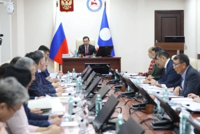 Айсен Николаев провел заседание попечительского совета отделения РГО в республике / ЯСИА   