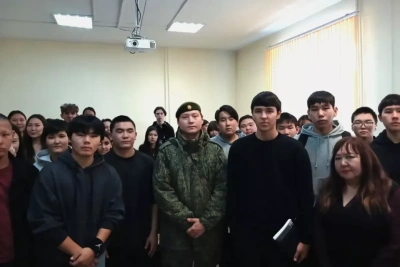 Ветеран СВО встретился со студентами Якутского технологического техникума сервиса  / ЯСИА   