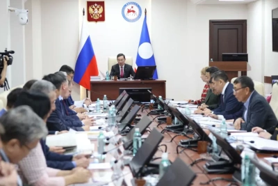 Айсен Николаев поручил разработать учебно-методический комплекс «География Якутии» / Дмитрий Осипов   