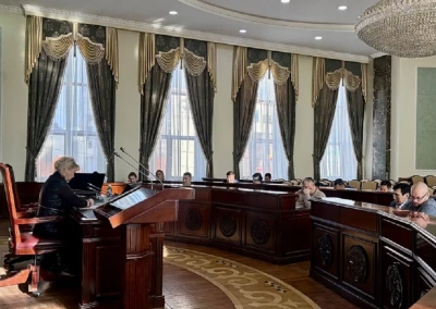 В Якутской городской Думе обсудили туристический налог, поддержку бизнеса и развитие транспорта / ЯСИА   