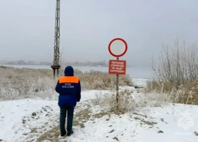 Жителей Якутии призывают воздержаться от выхода на неокрепший лед / ЯСИА   