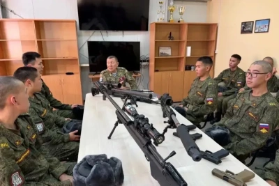 Герой России Александр Колесов провел урок мужества для курсантов Военного учебного центра СВФУ / ЯСИА   